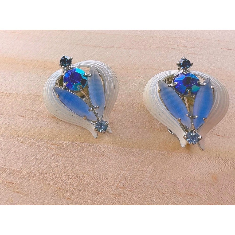 Vintage Blue Aurora Borealis Crystal Cream Shell Clip On Earrings‎ Mid Century